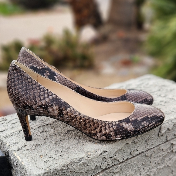 L.K‎ BENNETT HEELS - Picture 1 of 6